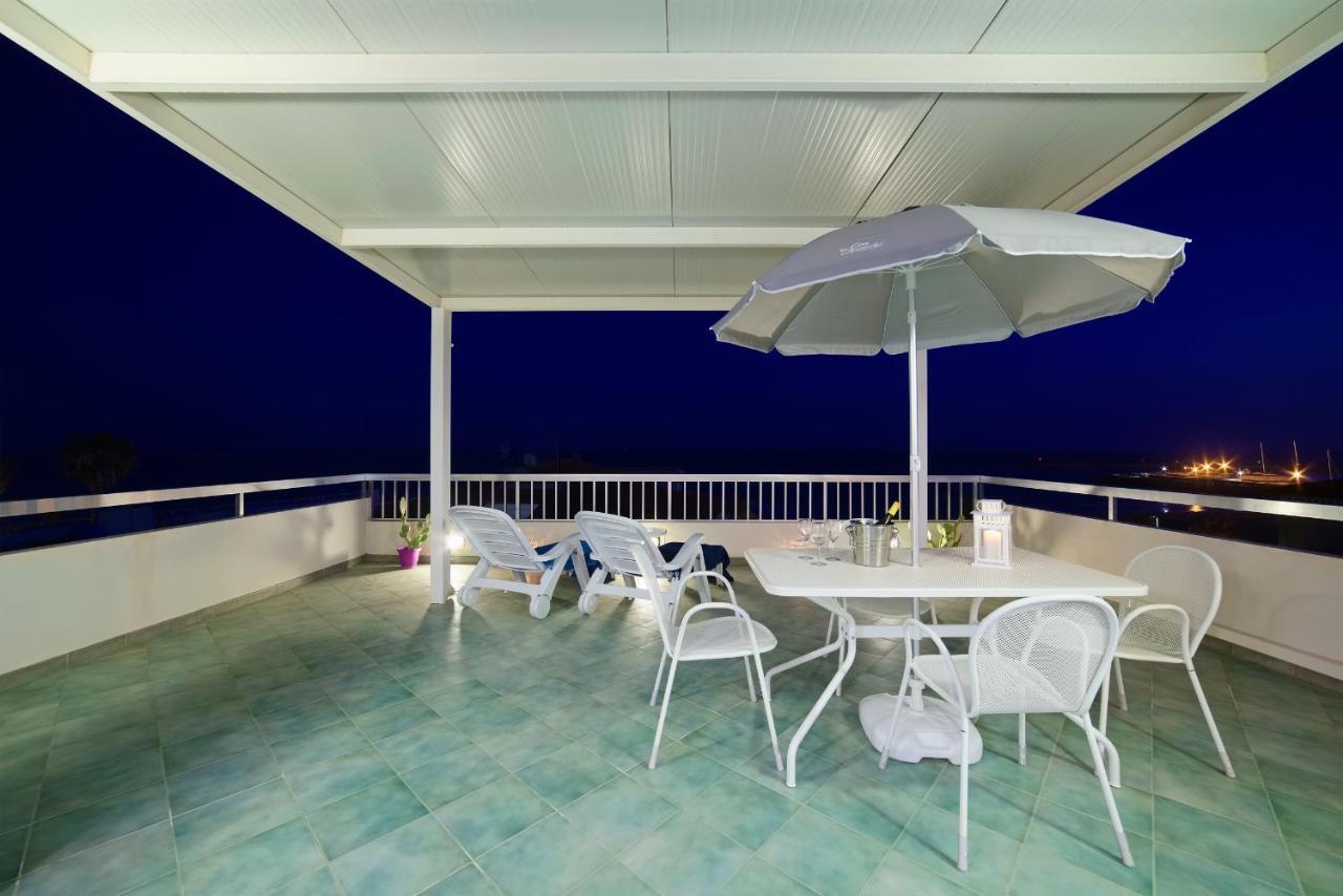 Archimede, Appartamento Con Vista In Centro A Marina Di Ragusa Luaran gambar