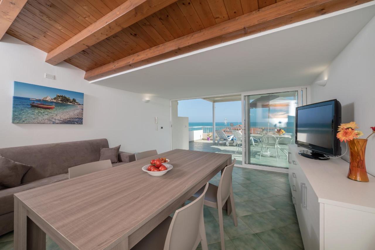 Archimede, Appartamento Con Vista In Centro A Marina Di Ragusa Luaran gambar