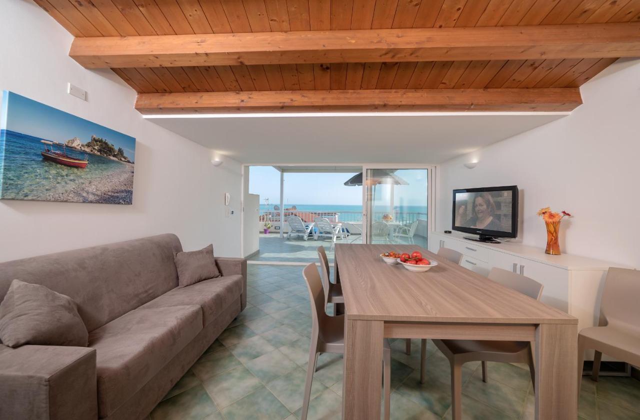 Archimede, Appartamento Con Vista In Centro A Marina Di Ragusa Luaran gambar
