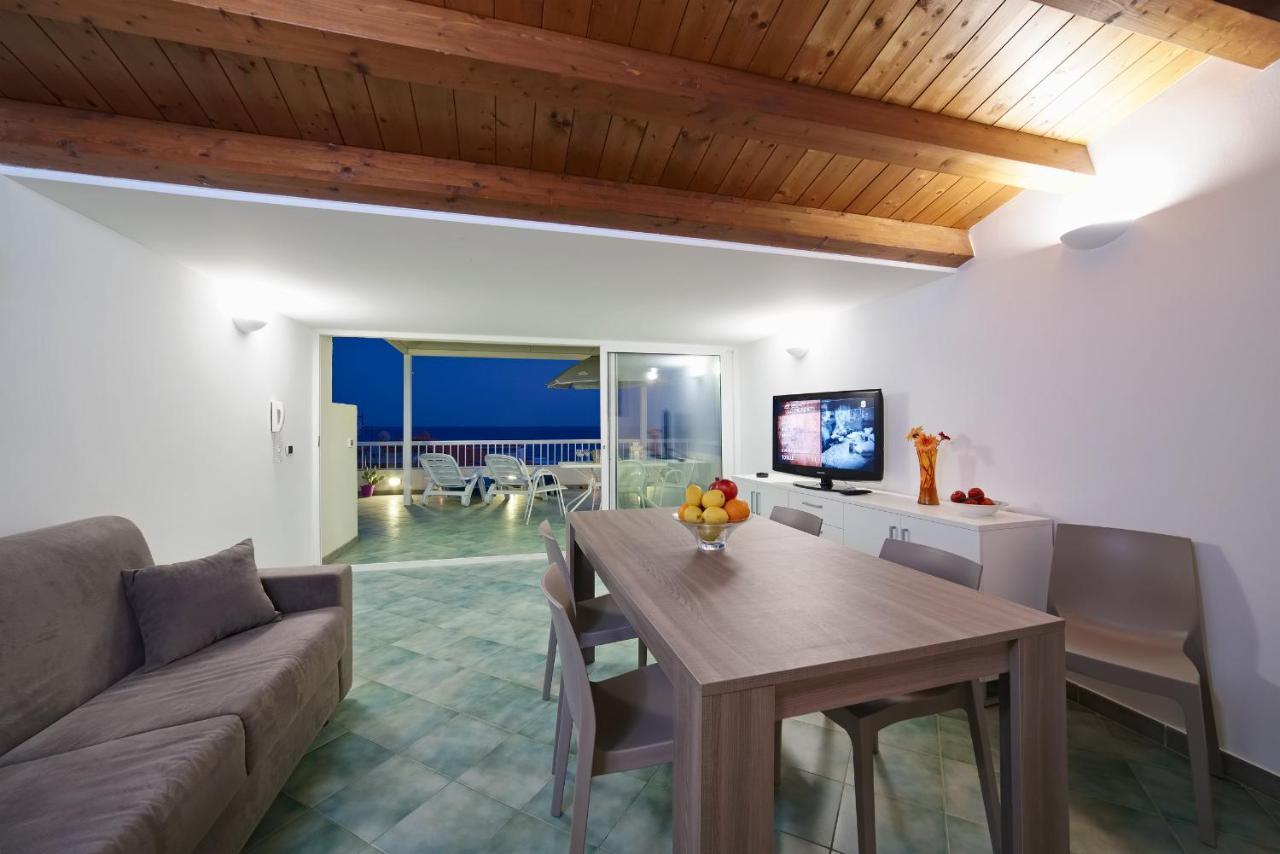 Archimede, Appartamento Con Vista In Centro A Marina Di Ragusa Luaran gambar