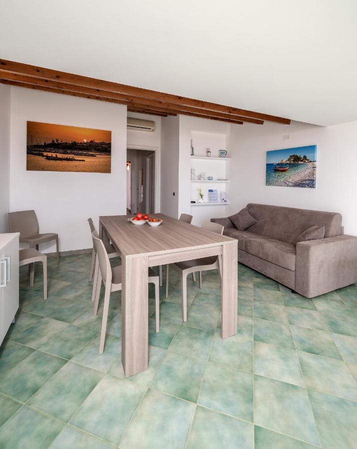 Archimede, Appartamento Con Vista In Centro A Marina Di Ragusa Luaran gambar