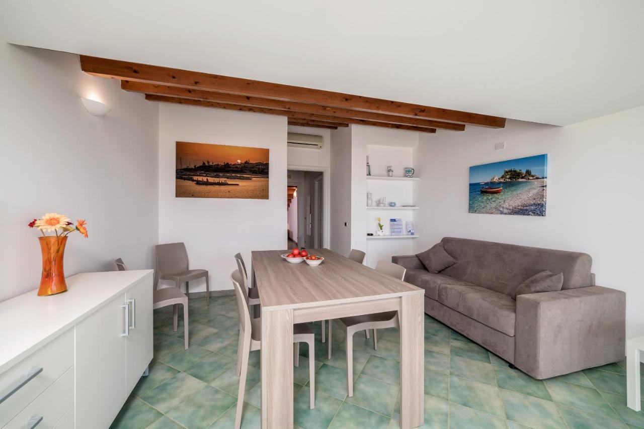 Archimede, Appartamento Con Vista In Centro A Marina Di Ragusa Luaran gambar