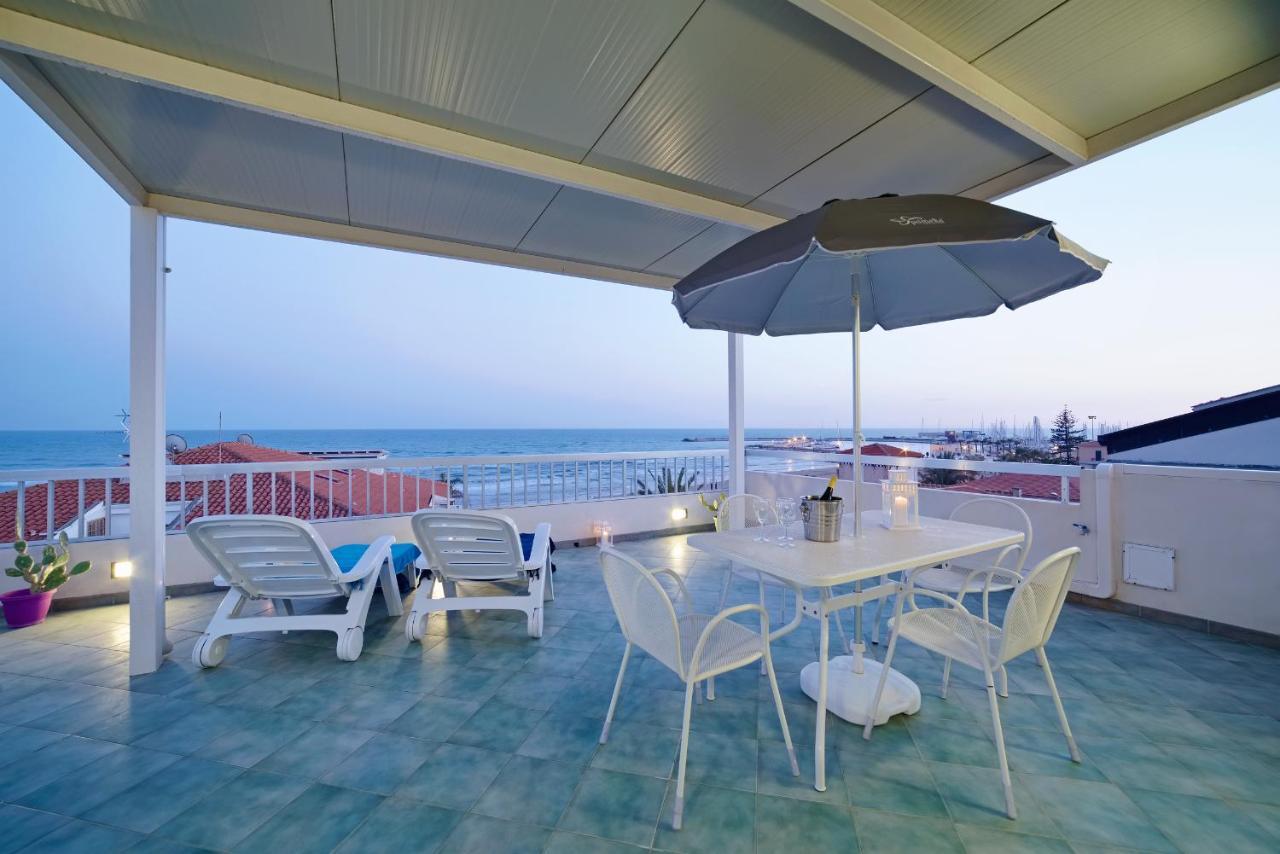 Archimede, Appartamento Con Vista In Centro A Marina Di Ragusa Luaran gambar