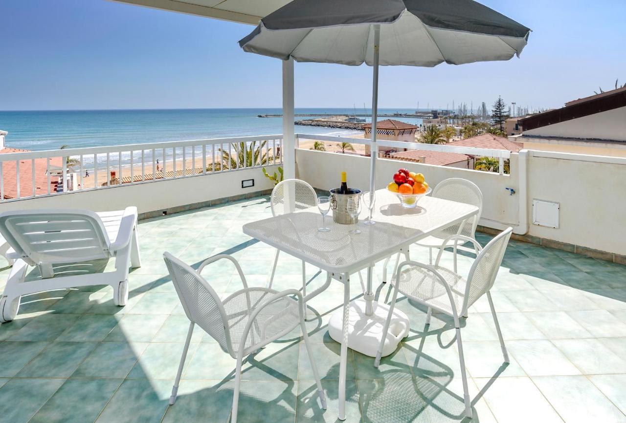 Archimede, Appartamento Con Vista In Centro A Marina Di Ragusa Luaran gambar