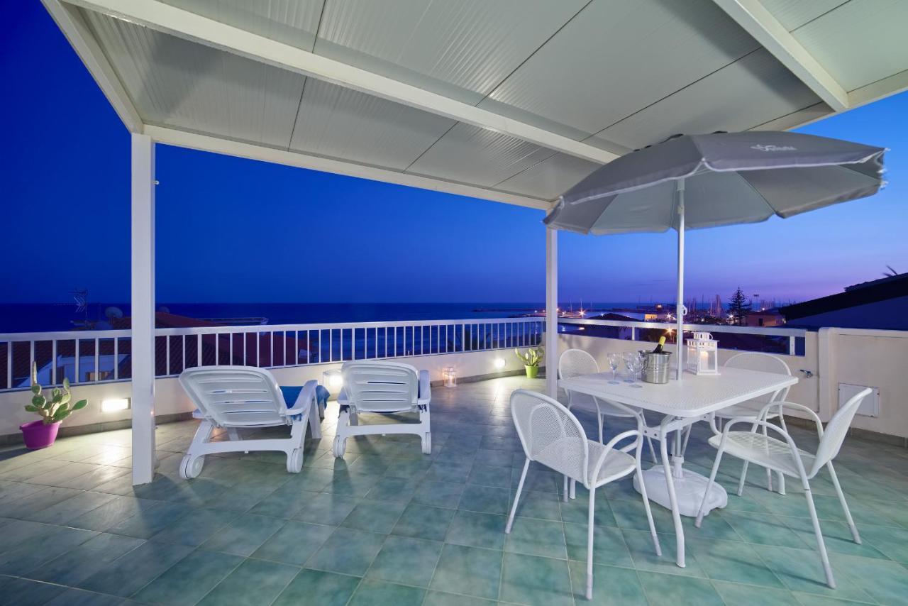 Archimede, Appartamento Con Vista In Centro A Marina Di Ragusa Luaran gambar