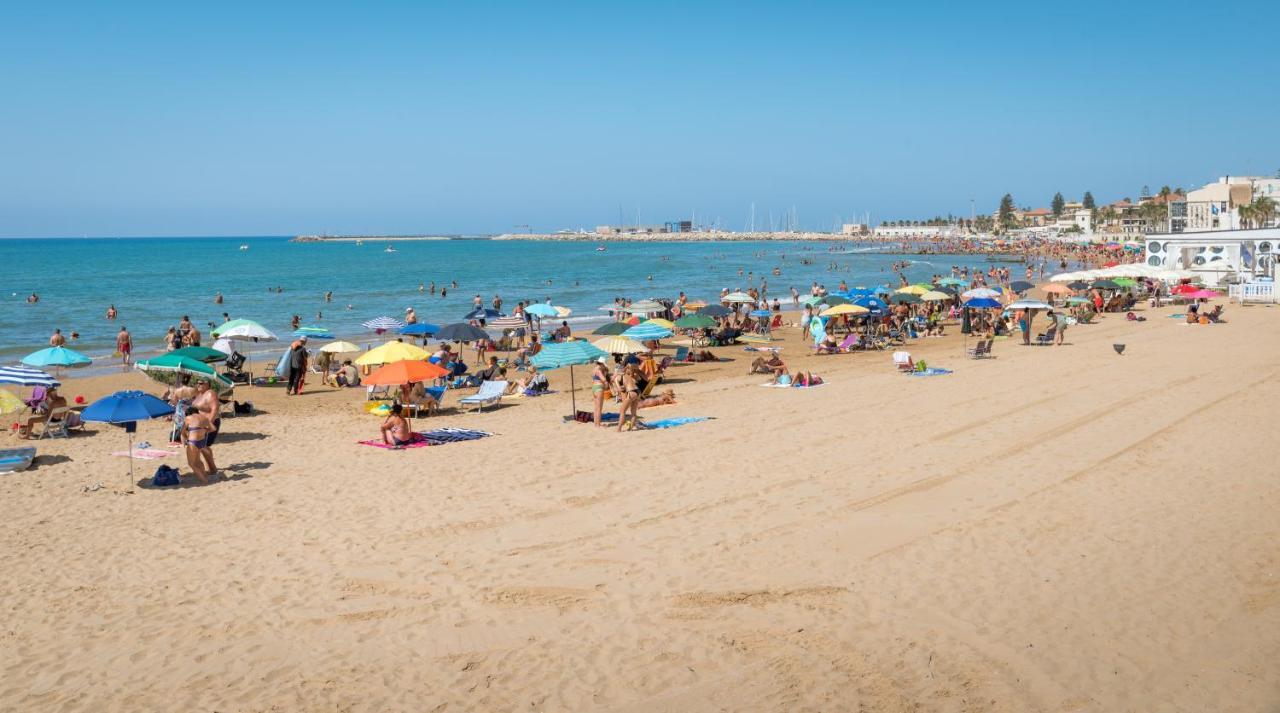 Archimede, Appartamento Con Vista In Centro A Marina Di Ragusa Luaran gambar