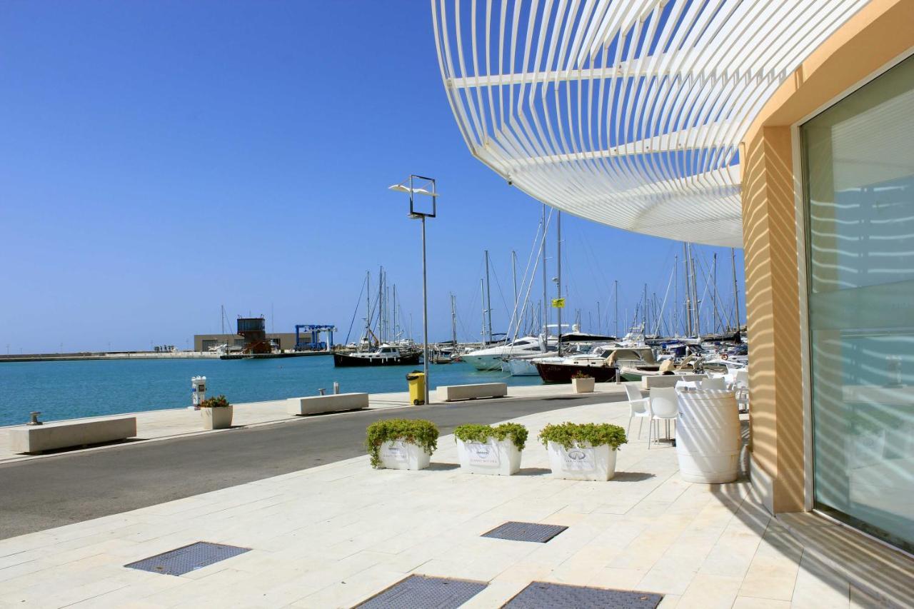 Archimede, Appartamento Con Vista In Centro A Marina Di Ragusa Luaran gambar