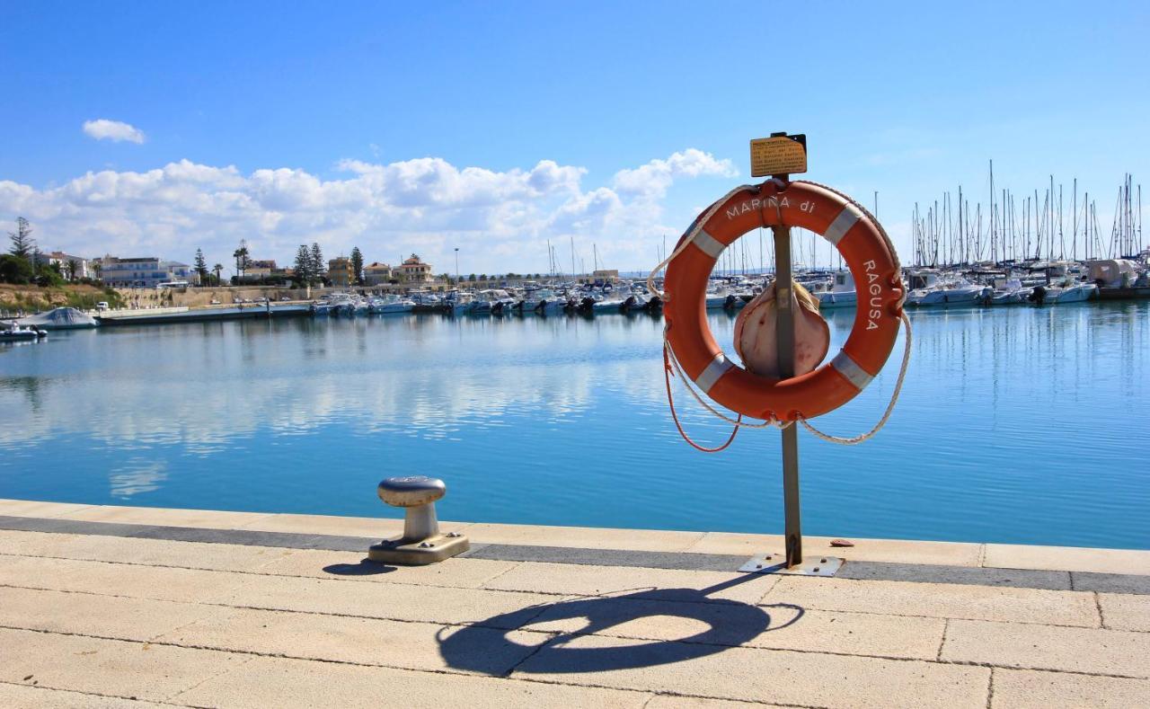 Archimede, Appartamento Con Vista In Centro A Marina Di Ragusa Luaran gambar